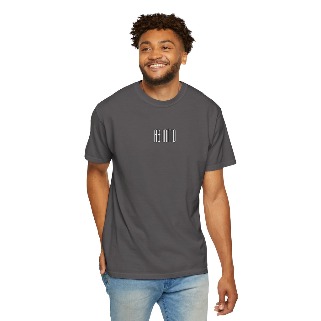 Men's "Ab initio deficit, ab initio vincit" -“From the beginning it fails, from the beginning it triumphs.”  T-shirt