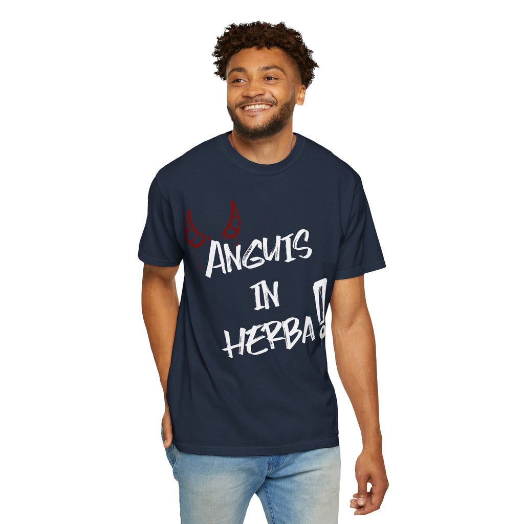 Men “Anguis in herba” – “A snake in the grass” (hidden danger) T-Shirt
