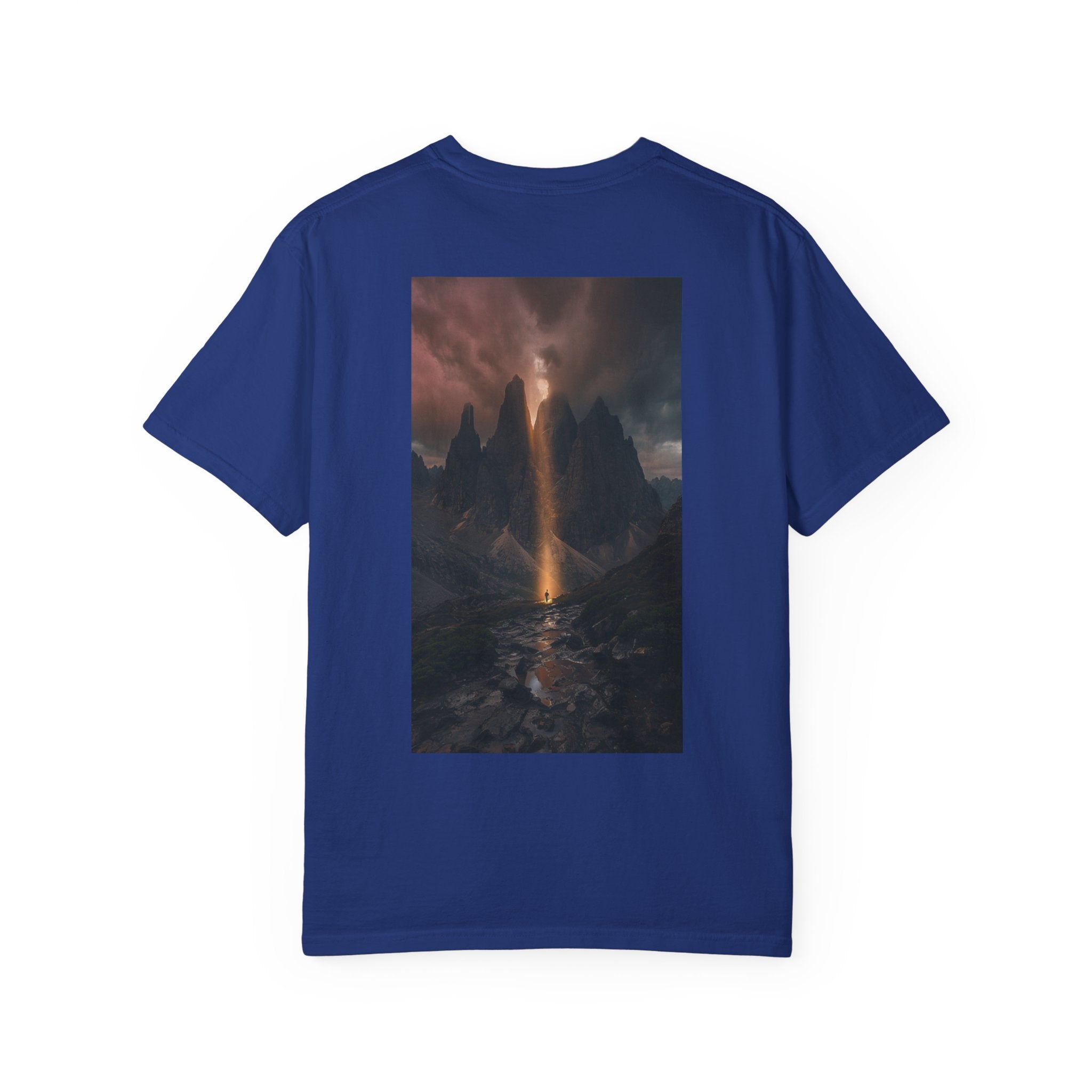 Men's "Ab initio deficit, ab initio vincit" -“From the beginning it fails, from the beginning it triumphs.” T-shirt